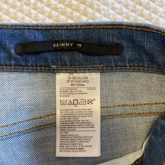 Banana Republic skinny ankle jeans with distressed hem. Size 29. 27” inseam. - Picture 6 of 6